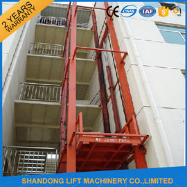 Elevación hidráulica vertical del elevador del CE los 5.5m con la plataforma a cuadros de la placa de acero del carril de guía